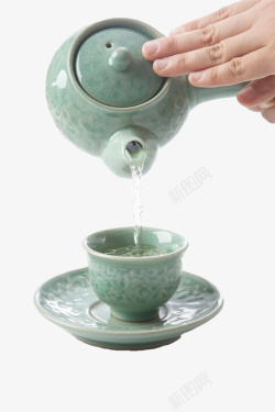 青色茶壶简洁清新正在倒水的茶壶高清图片