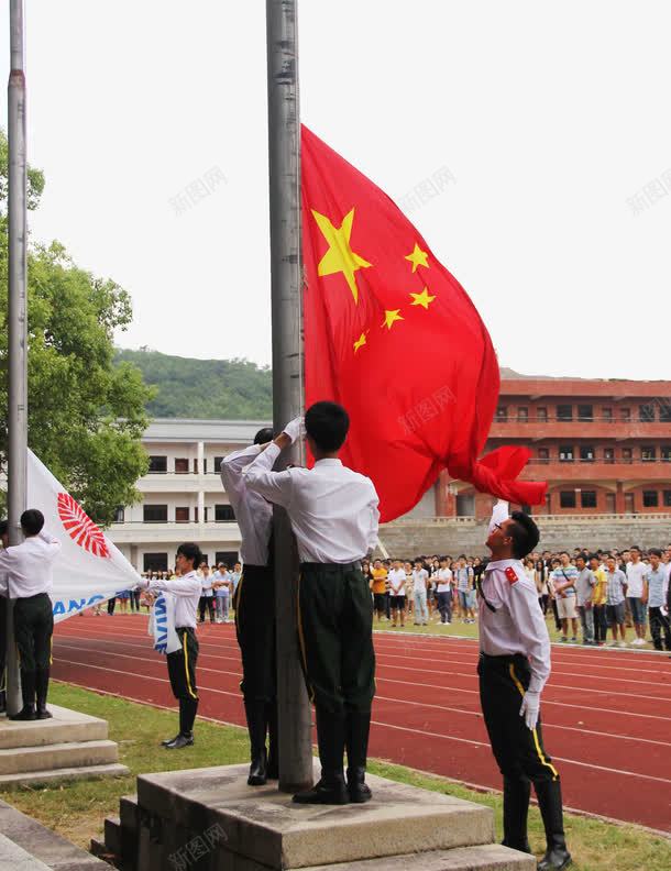 大学生正在升国旗png免抠素材_新图网 https://ixintu.com 一面面 五星红旗 升国旗 学生升旗 正 随风 飘扬