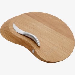 木头菜板上的弧形小刀素材
