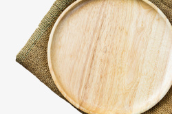 带盘套装棕色木质纹理抹布上面的带凹陷的高清图片