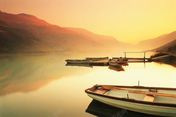 宁静湖泊山水风光背景