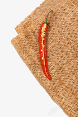 吃辣椒的女人麻布袋上的红色半边辣椒高清图片