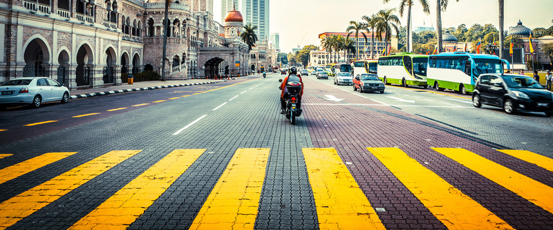 马路摄影背景图jpg_新图网 https://ixintu.com 城市 彩色 摄影 摩托车 斑马线 海报banner 风景 马路