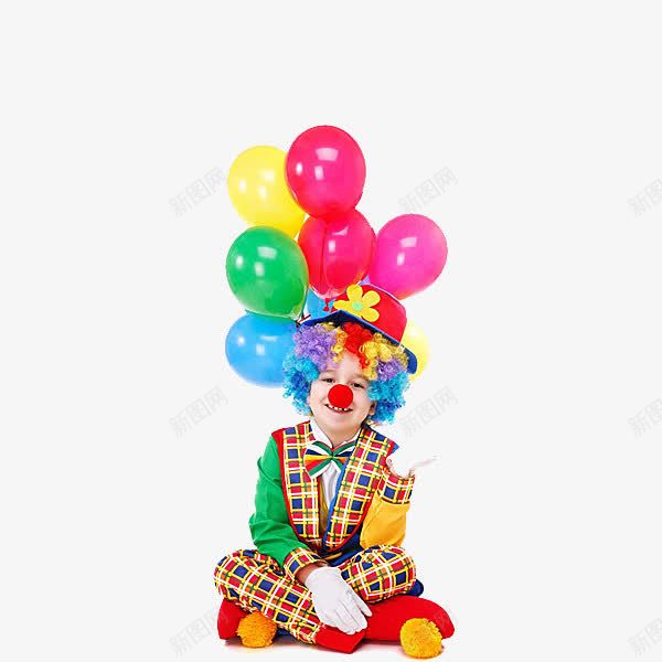 小男孩扮小丑背着气球png免抠素材_新图网 https://ixintu.com 卷头发 小男孩 扮小丑 气球 红鼻子 背着