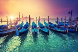 威尼斯风景威尼斯的游船高清图片