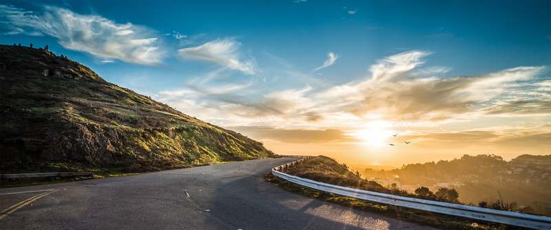 高山公路日出风景背景图jpg设计背景_新图网 https://ixintu.com 公路 摄影 日出 村落 海报banner 白云 蓝天 运动 青山 风景