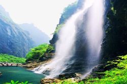 绿色瀑布庐山瀑布高清图片