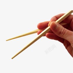 木质物品手拿筷子高清图片