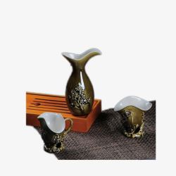 中式分格线瓷质小酒盅高清图片