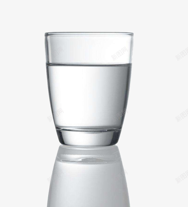 一只装有热水的玻璃杯png免抠素材_新图网 https://ixintu.com 杯子 水杯 热水 热水杯 玻璃杯 装水的杯子
