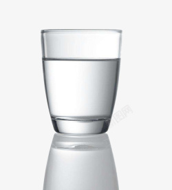 热水杯一只装有热水的玻璃杯高清图片
