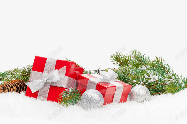 雪地圣诞节礼物盒png免抠素材_新图网 https://ixintu.com 免扣 圣诞 盒 礼物