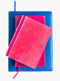 无背景书本红蓝色带白点堆起来的书实物高清图片