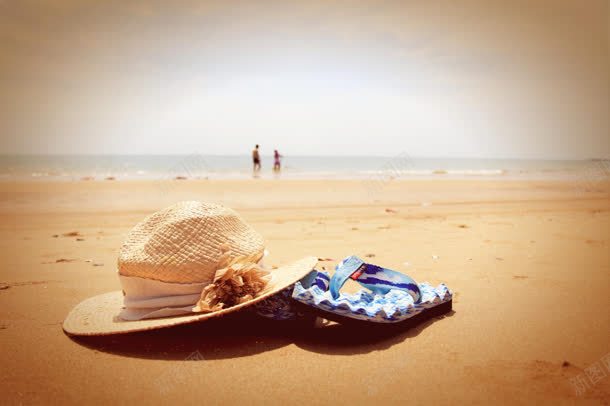 沙滩上的鞋帽海报背景jpg设计背景_新图网 https://ixintu.com 沙滩 海报 背景 鞋帽