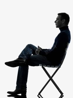 坐在凳子上坐在凳子上休息的男士高清图片
