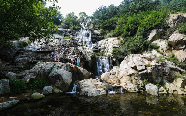 济南森林公园旅游摄影png免抠素材_新图网 https://ixintu.com 丛林 国内旅游 山东 山峰 旅游摄影 森林公园 水流 济南 涌泉 深谷 溪流 瀑布 碧潭 自助游 蓝天 青山绿树