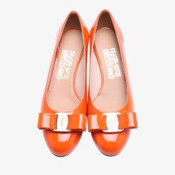 女性产品推广橘色蝴蝶结装饰女鞋高清图片