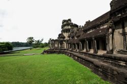 浮雕灰度图柬埔寨吳哥窟神殿高清图片