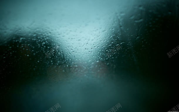 模糊下雨的窗户水珠山峰海报背景jpg设计背景_新图网 https://ixintu.com 下雨 山峰 模糊 水珠 海报 窗户 背景