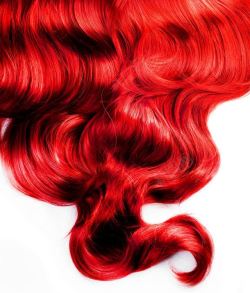 红色的卷发烫染的红发高清图片