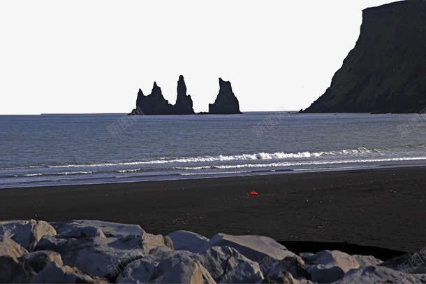 冰岛黑沙滩景区png免抠素材_新图网 https://ixintu.com 冰岛 冰岛黑沙滩 旅游景区 著名景点 黑沙滩景区