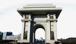 平壤朝鲜平壤凯旋门写真高清图片