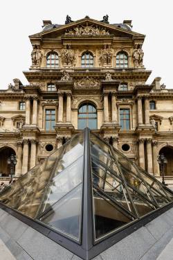 金字塔风景卢浮宫博物馆前高清图片