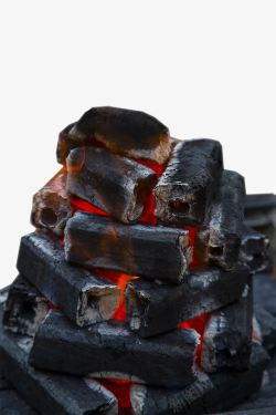 燃烧的火炭木炭堆叠高清图片