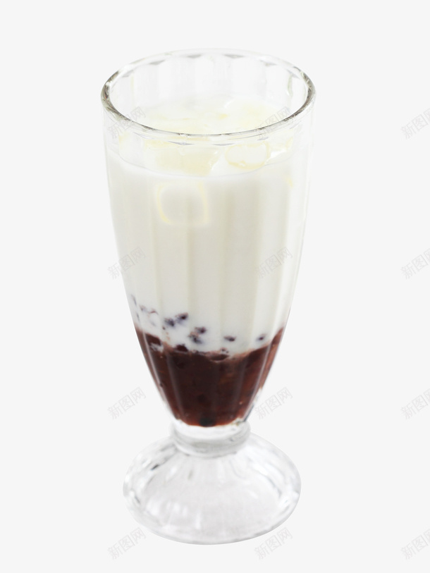美味的鲜奶红豆冰png免抠素材_新图网 https://ixintu.com 产品实物 冰沙 分层 夏日 牛奶 玻璃杯 红豆 美味的鲜奶红豆冰 诱人 饮品