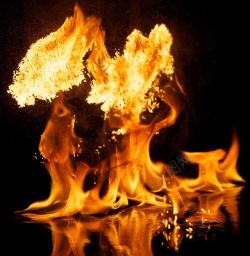 水面上的火焰水面上的火苗高清图片