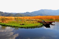 渔船免扣实物图泸沽湖岸边风景高清图片