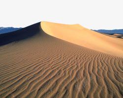 U型沙漠近沙远山金色沙漠景观高清图片