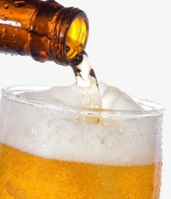 玻璃杯里的啤酒倒啤酒高清图片