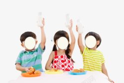 牛奶搭配三个小孩吃早餐高清图片