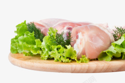 生鲜鸡砧板上的新鲜食材高清图片