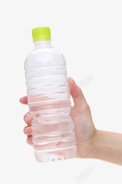 透明解渴手拿着的一瓶饮料实物素材
