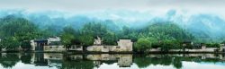森林村庄树木湖美丽的滨海村落高清图片