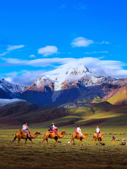 新疆印象蓝天白云唯美新疆旅游海报背景高清图片