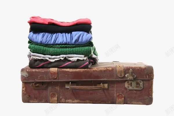 手提箱和一堆衣服png免抠素材_新图网 https://ixintu.com 一堆衣服 实物 手提箱 折叠 旧箱子 服装 行李 裤子