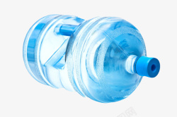 放倒透明解渴蓝色桶装水塑料瓶饮用水高清图片