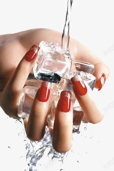 拿冰块的手png免抠素材_新图网 https://ixintu.com 冰块 化妆品 手模 拿冰块的手 指甲油 水 美甲