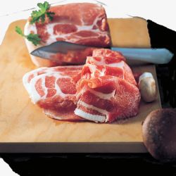 案板上的猪蹄案板上的肉刀切肉高清图片