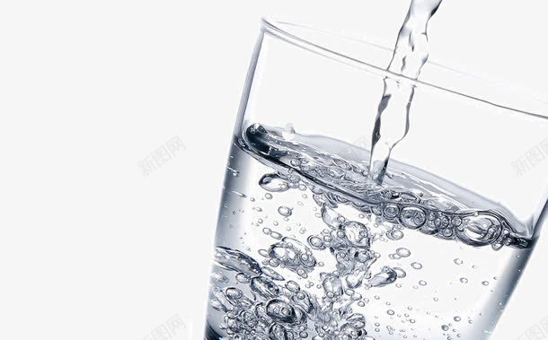 正往里面倒水的杯子png免抠素材_新图网 https://ixintu.com 优质水 优质饮用水 水 玻璃杯 纯净水高清图片 饮用水