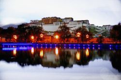 倒影西藏布达拉宫摄影高清图片