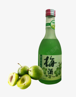 两瓶饮料梅子酒梅子绿色青梅汁高清图片