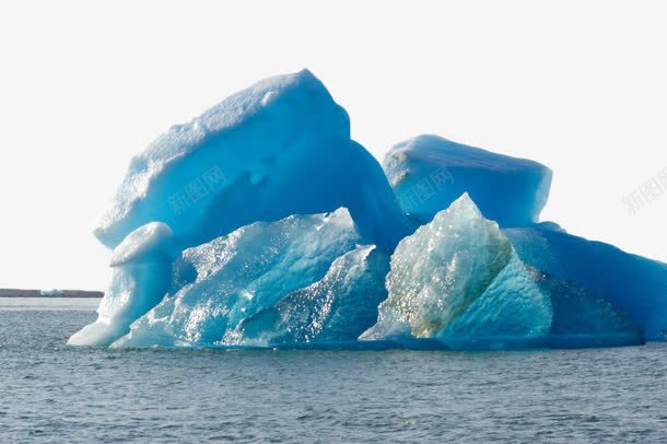 蓝色冰山浮冰png免抠素材_新图网 https://ixintu.com 冰山 冰山一角 大海 浮冰 海平面 海面 蓝色