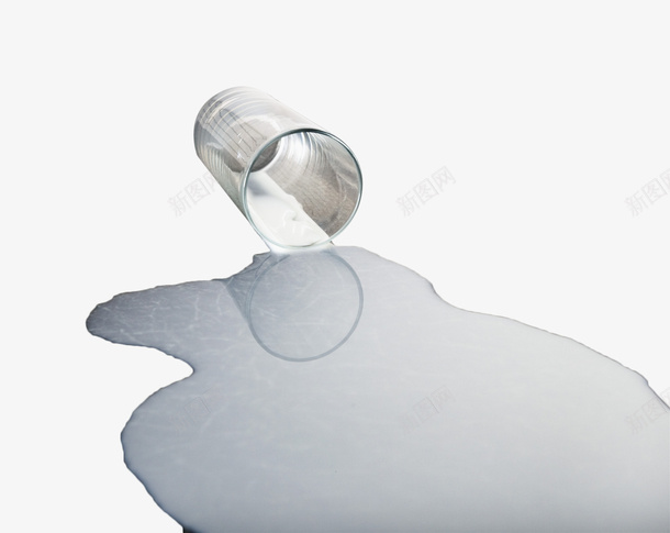 倾倒的牛奶杯png免抠素材_新图网 https://ixintu.com 一滩牛奶 乳制品 乳品 倾倒 牛奶 牛奶乳品 玻璃杯 白色 食物 饮料