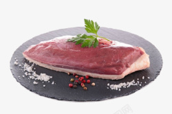 鸭胸肉寿司黑色砧板上的一块鸭胸肉高清图片