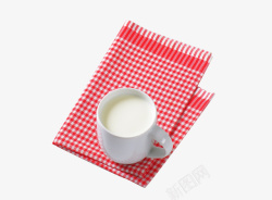 瓷杯饮料餐桌布上的牛奶杯高清图片