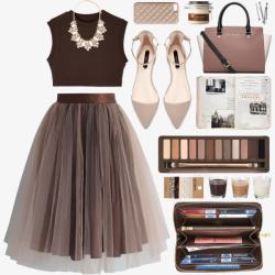 棕色百褶裙和化妆品素材